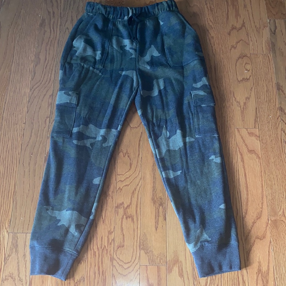 Victoria secret camo high rise cargo jogger